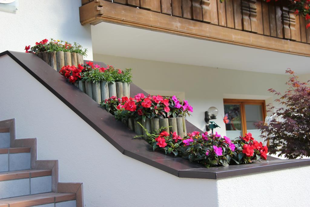 Aparthotel Garni Haus Hubertus Malles Venosta Exterior photo