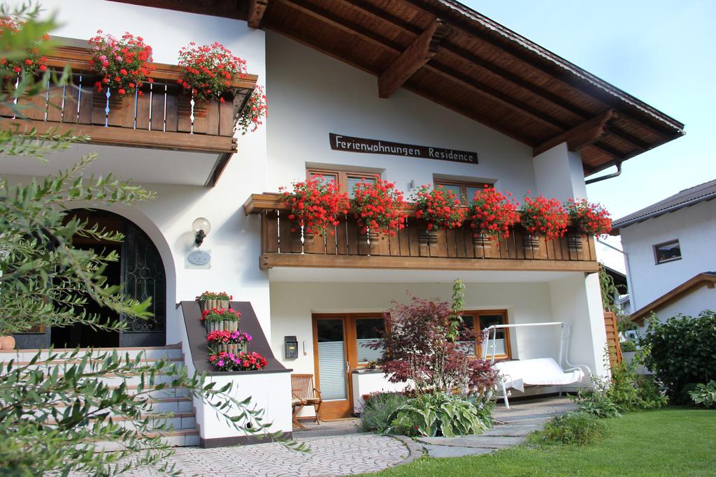 Aparthotel Garni Haus Hubertus Malles Venosta Exterior photo