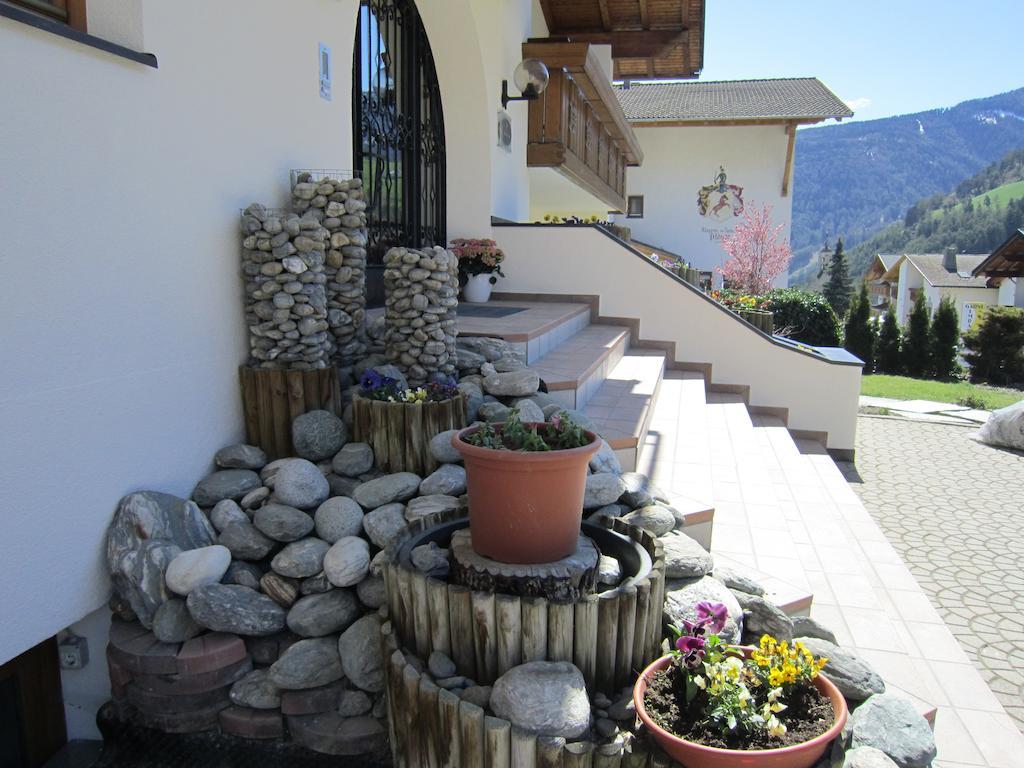 Aparthotel Garni Haus Hubertus Malles Venosta Exterior photo