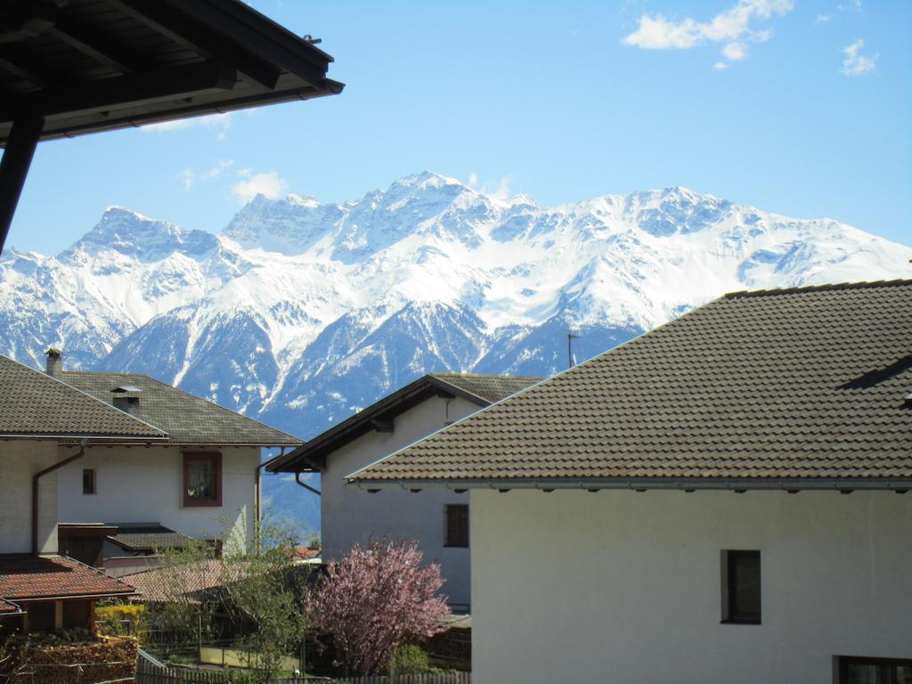 Aparthotel Garni Haus Hubertus Malles Venosta Exterior photo