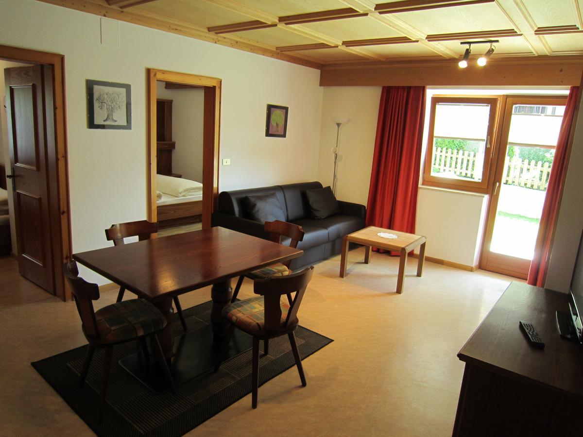 Aparthotel Garni Haus Hubertus Malles Venosta Exterior photo