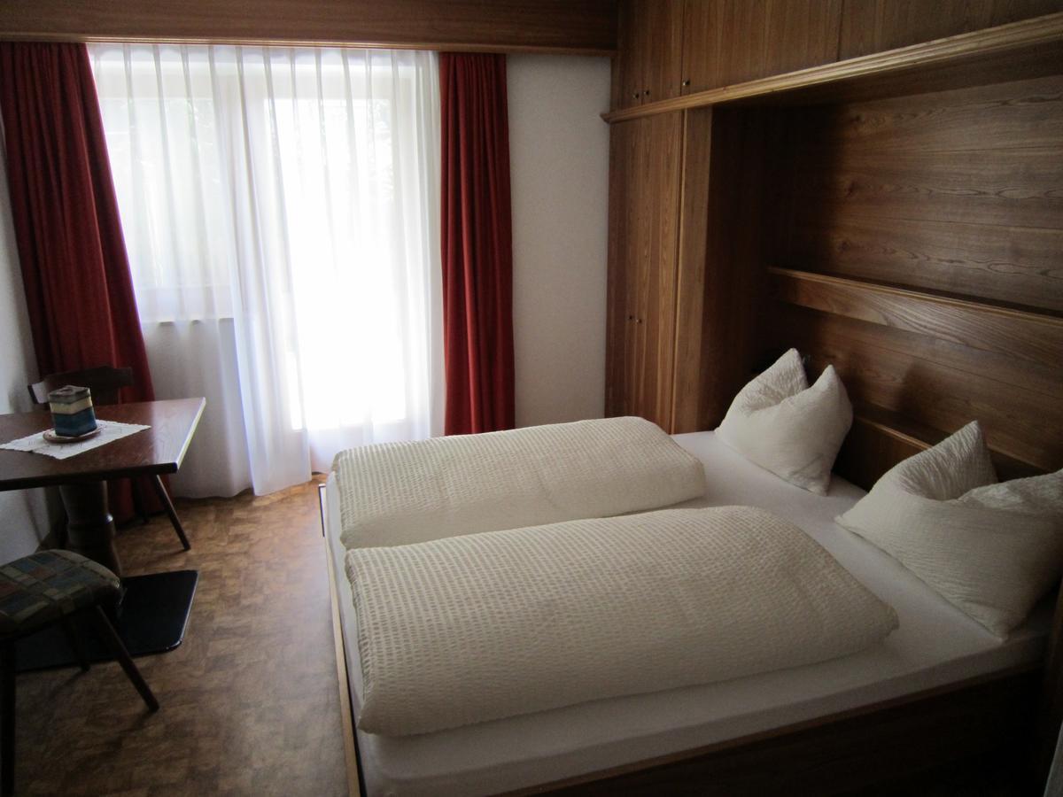 Aparthotel Garni Haus Hubertus Malles Venosta Exterior photo