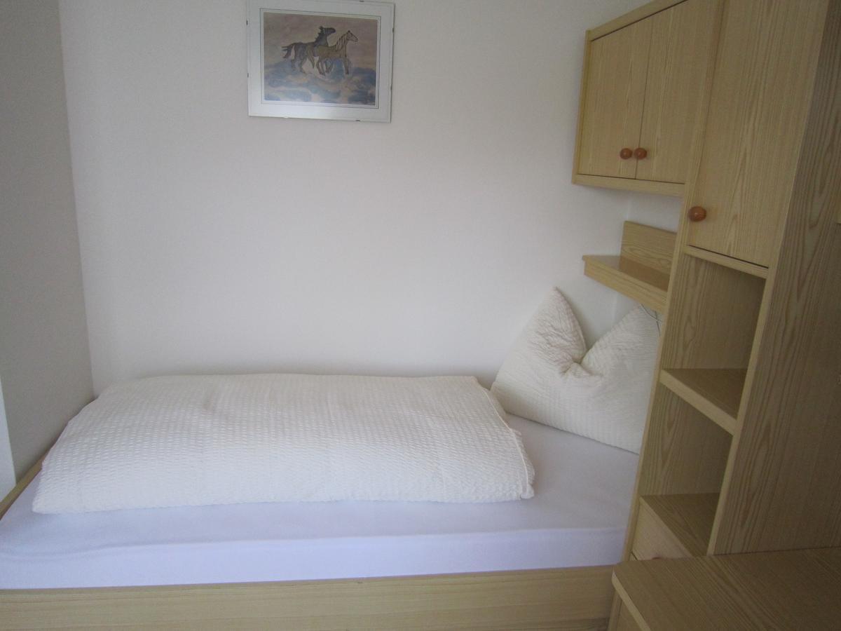 Aparthotel Garni Haus Hubertus Malles Venosta Exterior photo
