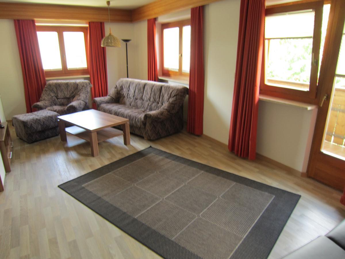 Aparthotel Garni Haus Hubertus Malles Venosta Exterior photo